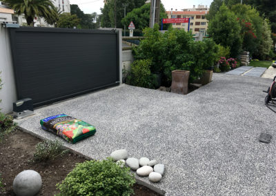 Aménagement d’une entrée de villa en béton désactivé à Biarritz (64)